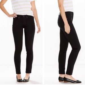 Levi’s Shaping Skinny in Blackest Black